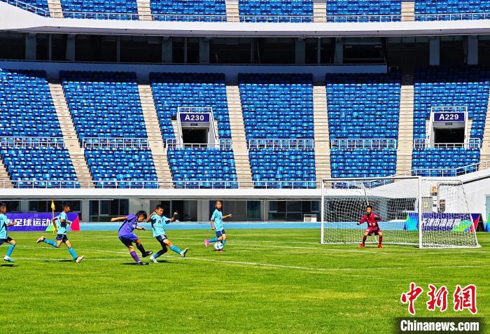 京津冀少年足球邀请赛点燃绿茵梦想