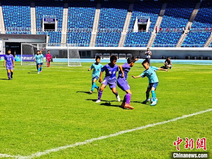 京津冀少年足球邀请赛点燃绿茵梦想