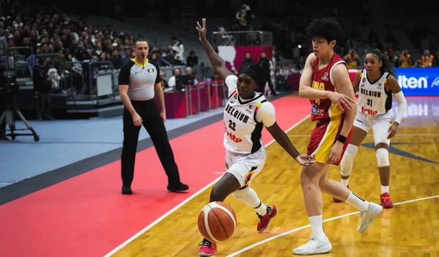 中国女篮对阵捷克争夺小组出线关键战