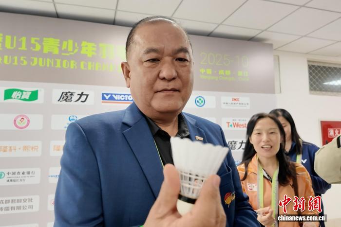 成都青少年羽毛球赛启幕 人造毛叶羽毛球首试