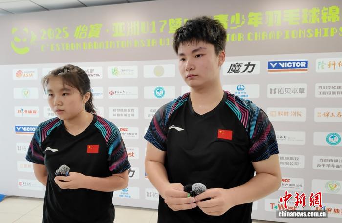 成都青少年羽毛球赛启幕 人造毛叶羽毛球首试