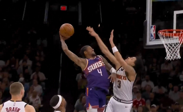 掘金vs太阳第二节关键攻防：格林隔扣被犯规引热