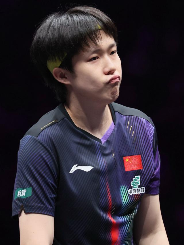 王楚钦爆冷负松岛辉空 国乒男队陷困境