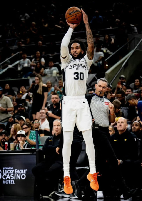 尚帕尼打破马刺队史单季三分记录超越格林