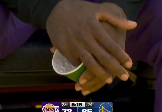 詹姆斯带伤作战完成父子助攻首秀 湖人客场力克