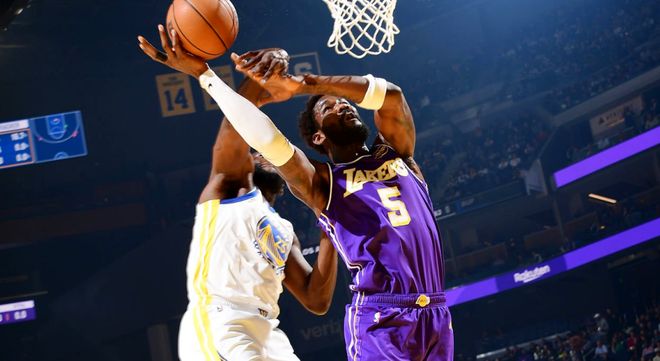 詹姆斯带伤作战完成父子助攻首秀 湖人客场力克