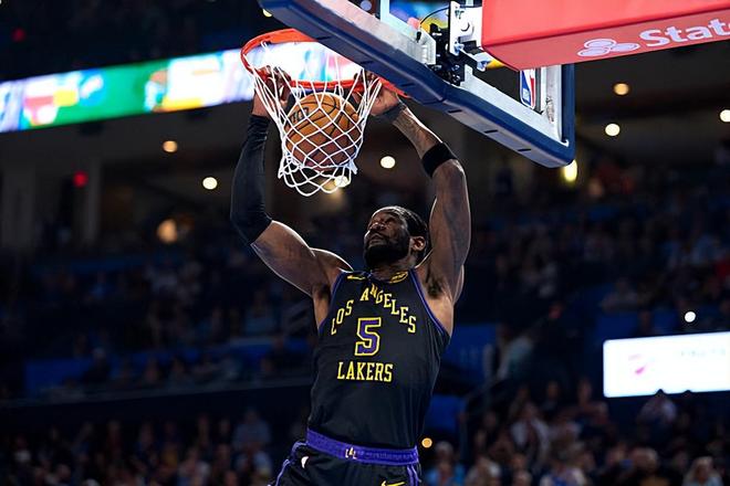 雷霆大胜湖人艾顿低迷陷困境