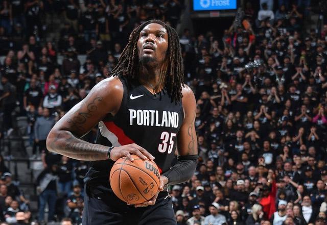 开拓者逆转马刺 克林根低迷罗伯特-威廉姆斯关键