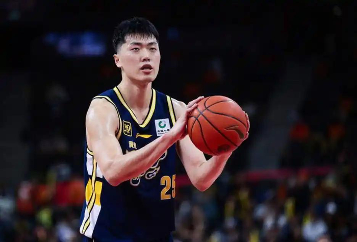 季后赛粤穗德比引争议 杜锋轮换策略遭质疑