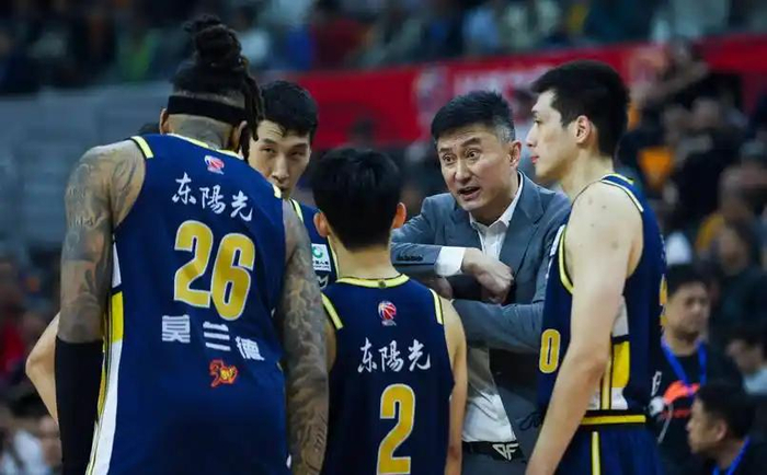 季后赛粤穗德比引争议 杜锋轮换策略遭质疑